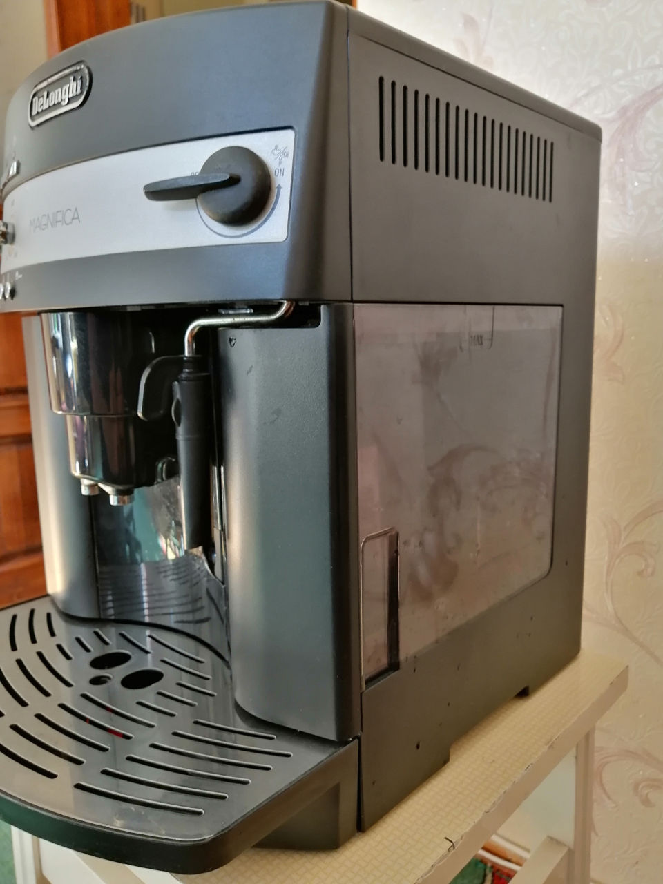 Кофемашина  Delonghi Magnifica foto 1