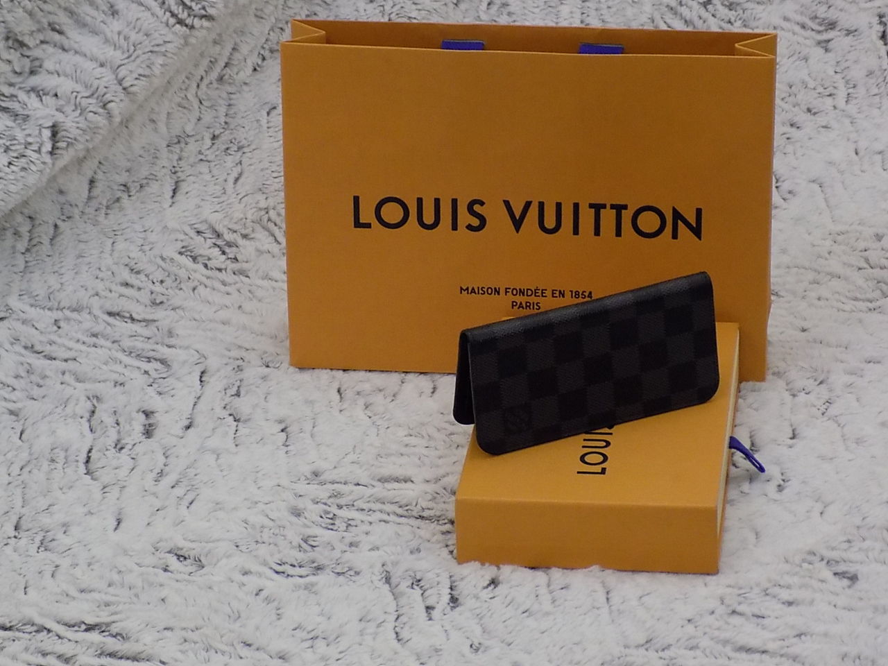 Чехол-книжка Louis Vuitton для iPhone 7