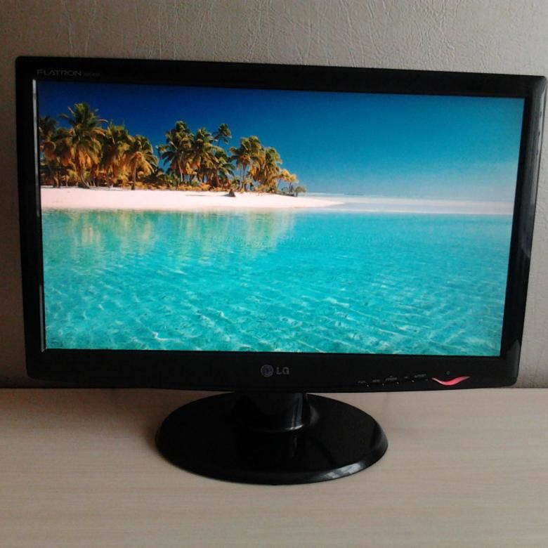 Очень хороший комп, срочно +Монитор LCD +боксы +мышка и клавиатура