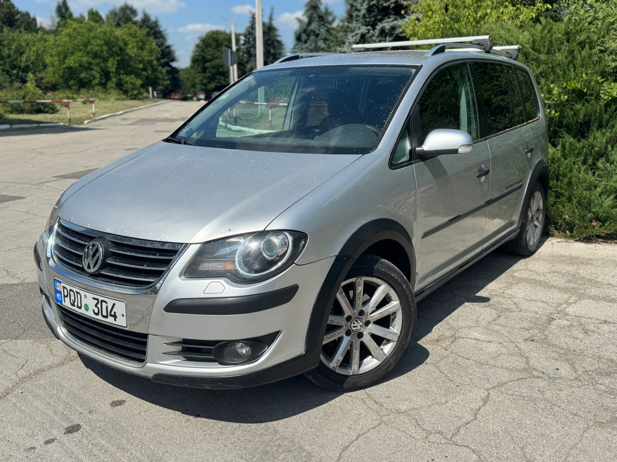 Volkswagen Touran фото 0