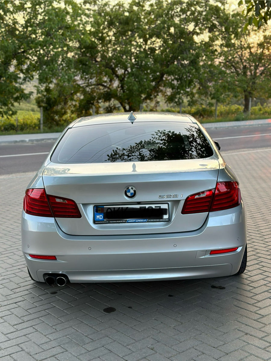 BMW 5 Series foto 3