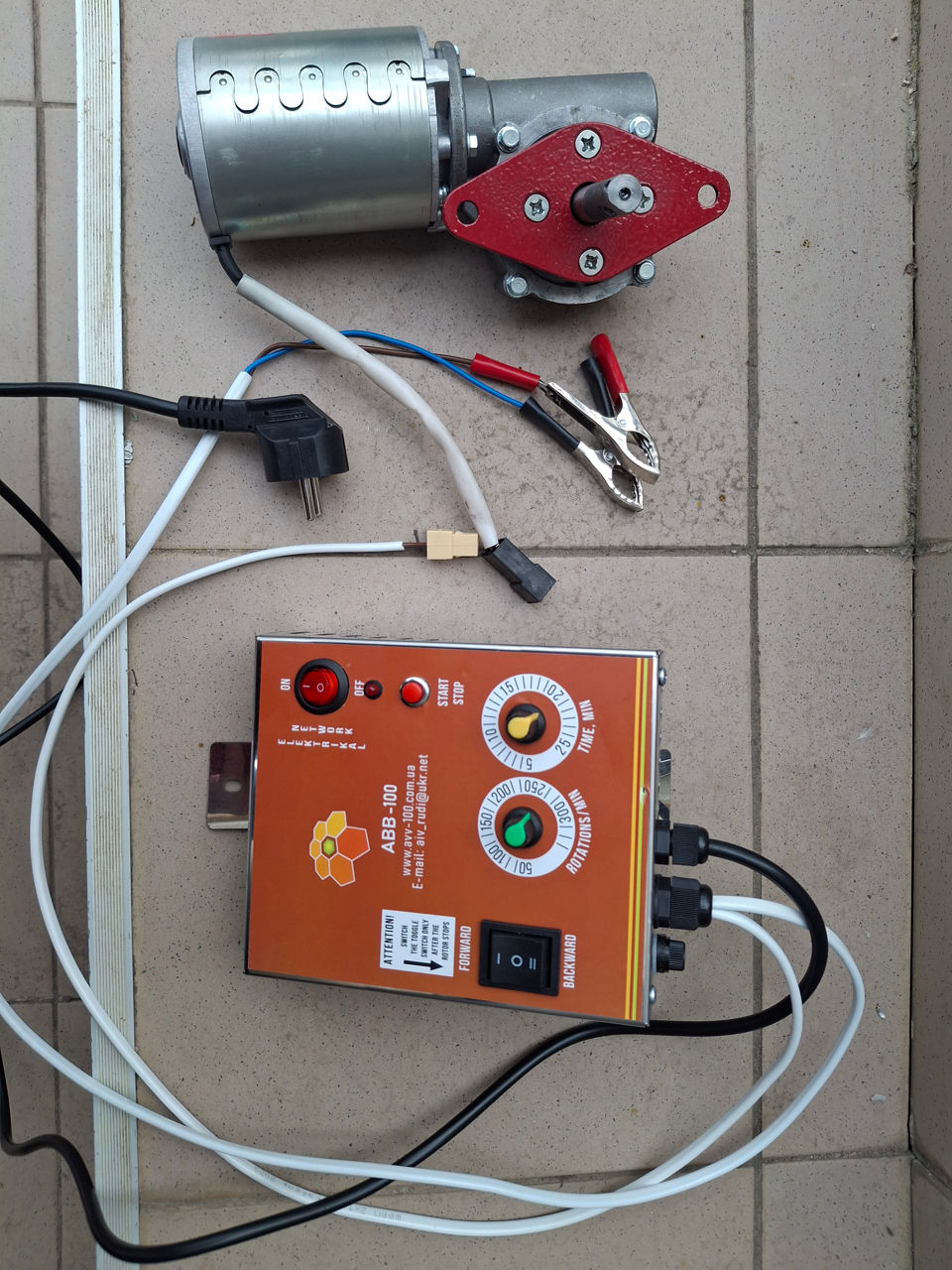 Motor electric pentru medogonca/centrifuga cu redresor la 220V in 12V фото 0