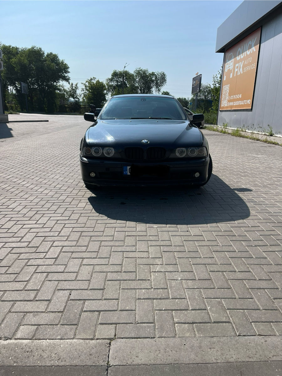 BMW 5 Series фото 0