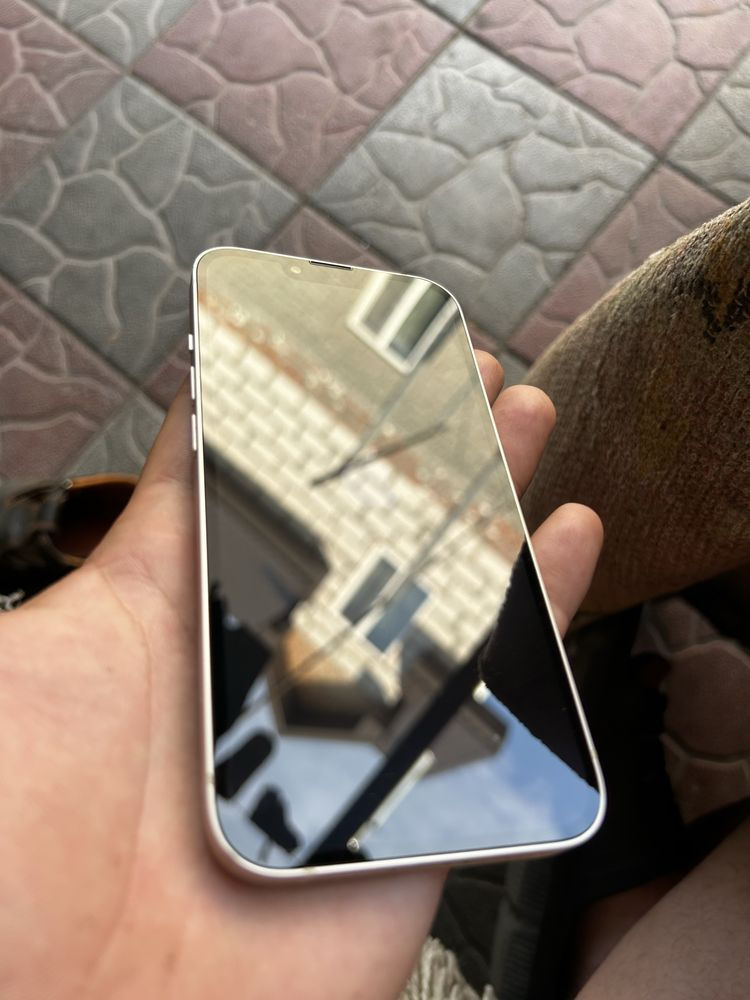 IPhone 13 white  foto 2