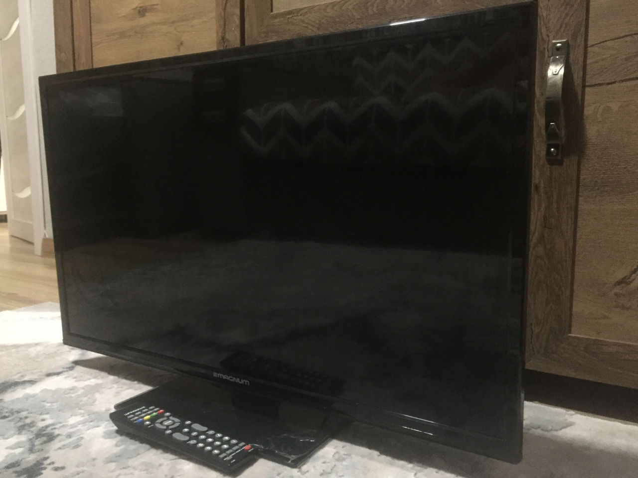 LED TV . Диагонал 80 см. Идеальный! В плёнке! Срочно! Всего за 2700