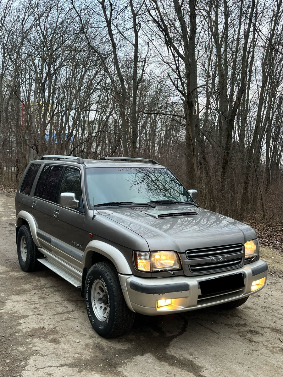 Isuzu Trooper foto 0
