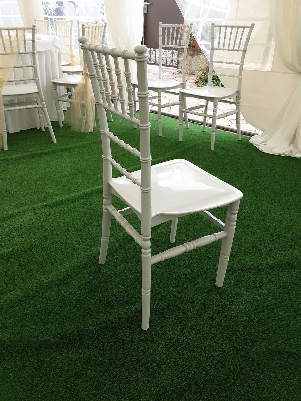 Scaune in chirie. foto 0