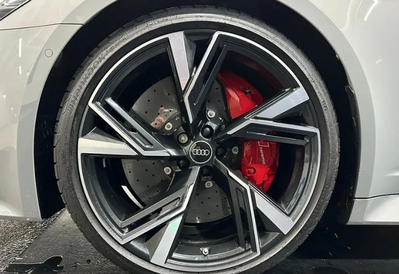 Audi RS6 foto 8