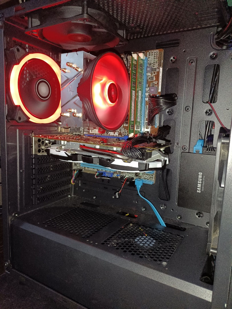 Отличный игровой пк! Отлично тянет игры!intel i5+ 16 gb-RX 470 4 Gb ...