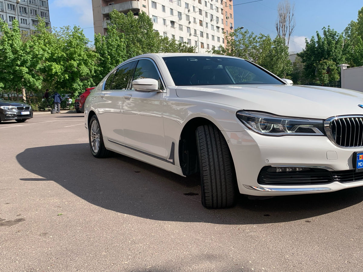 BMW 7 Series фото 0