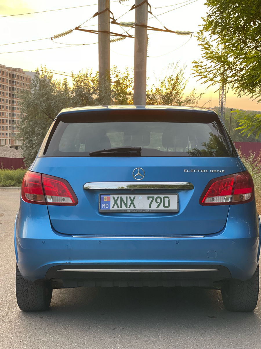 Mercedes B-Class foto 2