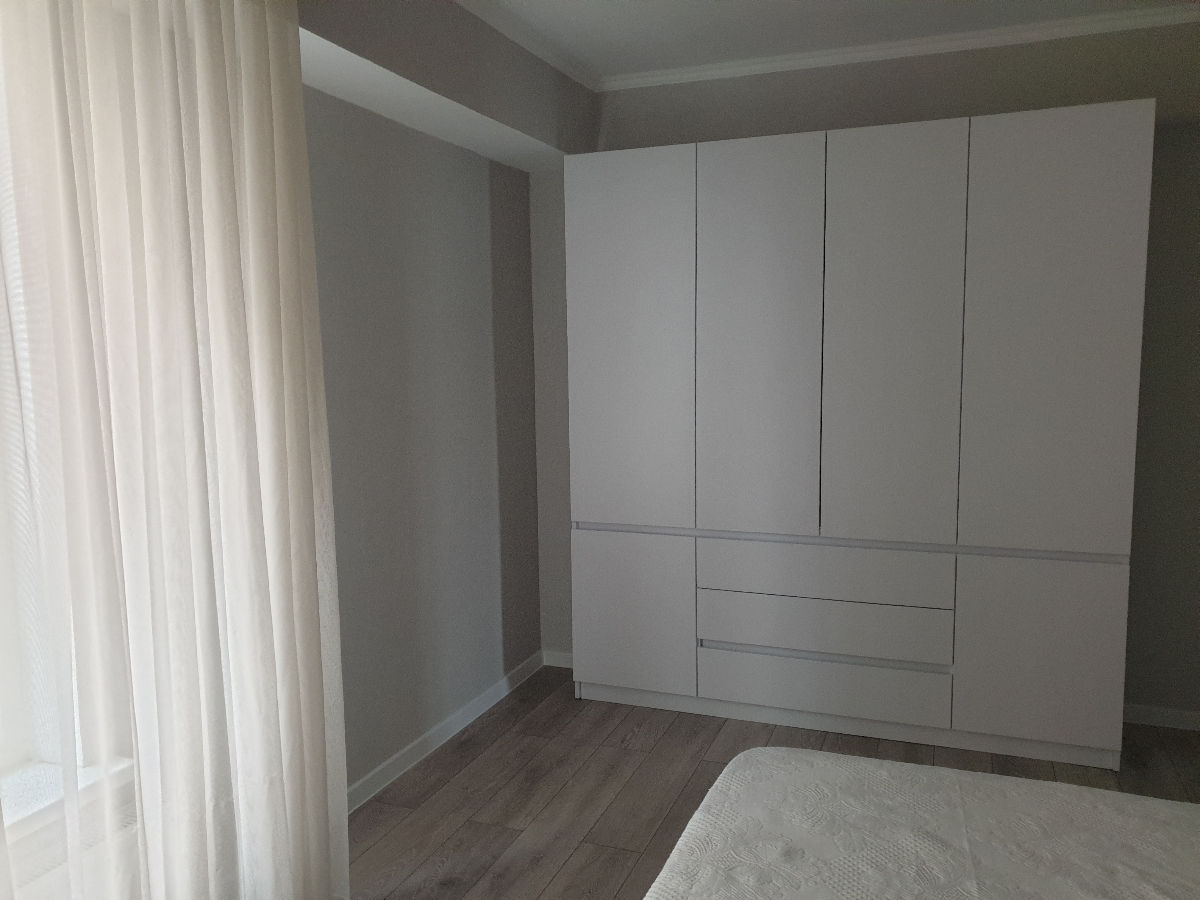 Apartament cu 2 camere, 85 m², Centru, Chișinău foto 2