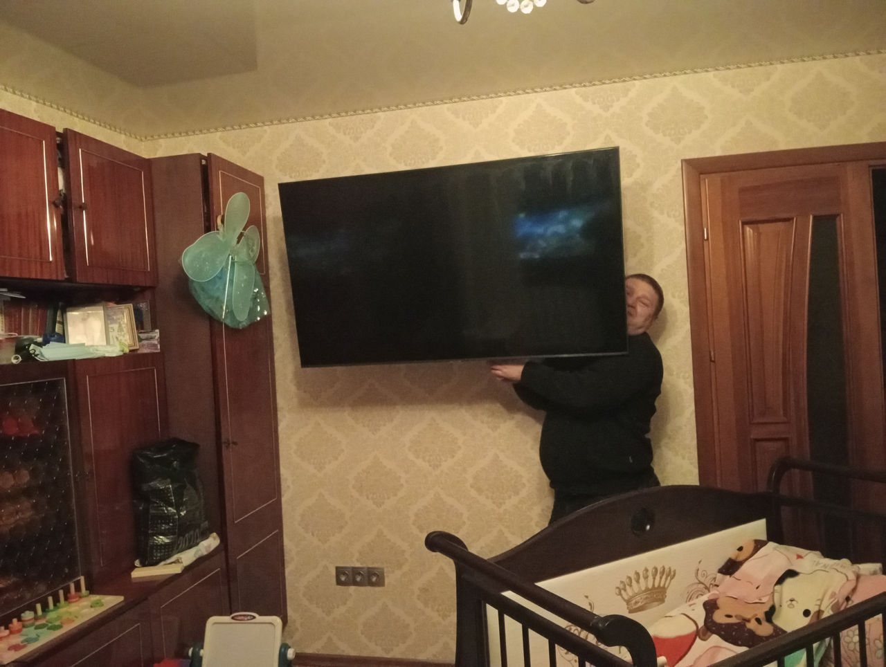 Навеска телевизора, монтаж тв, установить телевизор на стену, есть крепление  фото 2