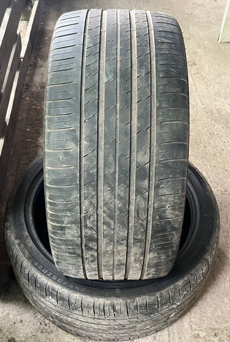 Продам 2 б.у шины 295/35 R21 Tracmax Summer foto 0