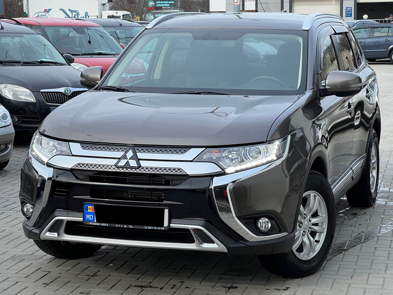 Mitsubishi Outlander foto 1