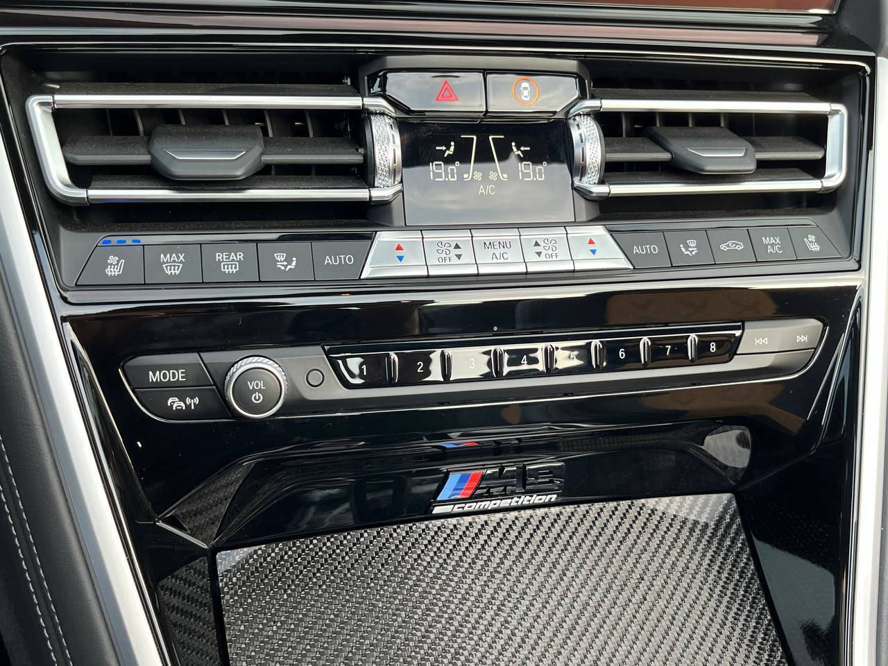 BMW M8 фото 12