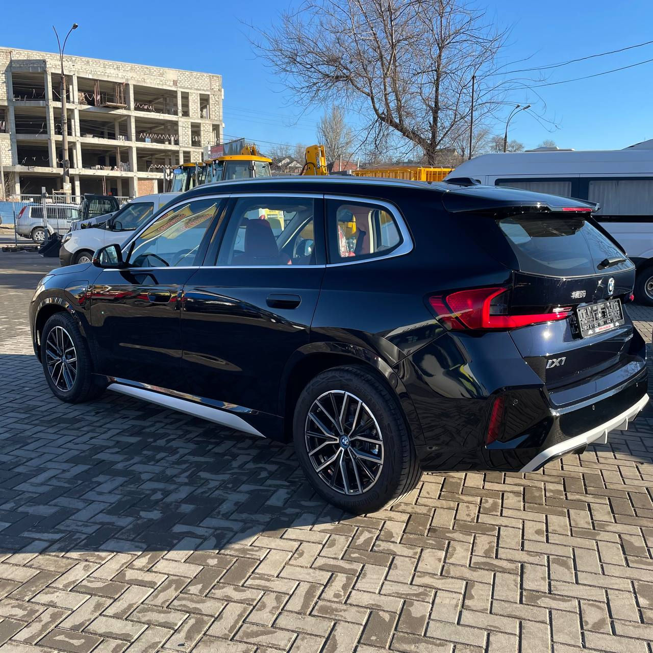 BMW iX1 фото 4