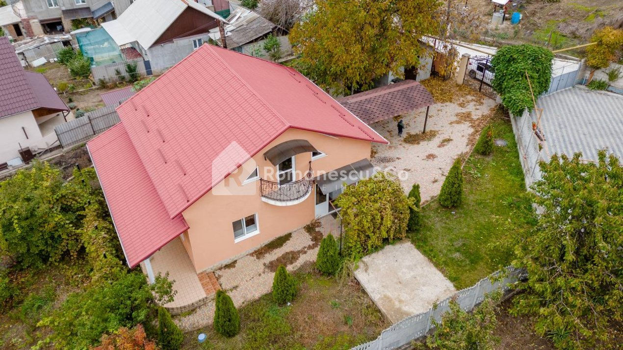 Casă de vânzare – Durlești, str. Mihai Sadoveanu, 107 mp+6 ari.
