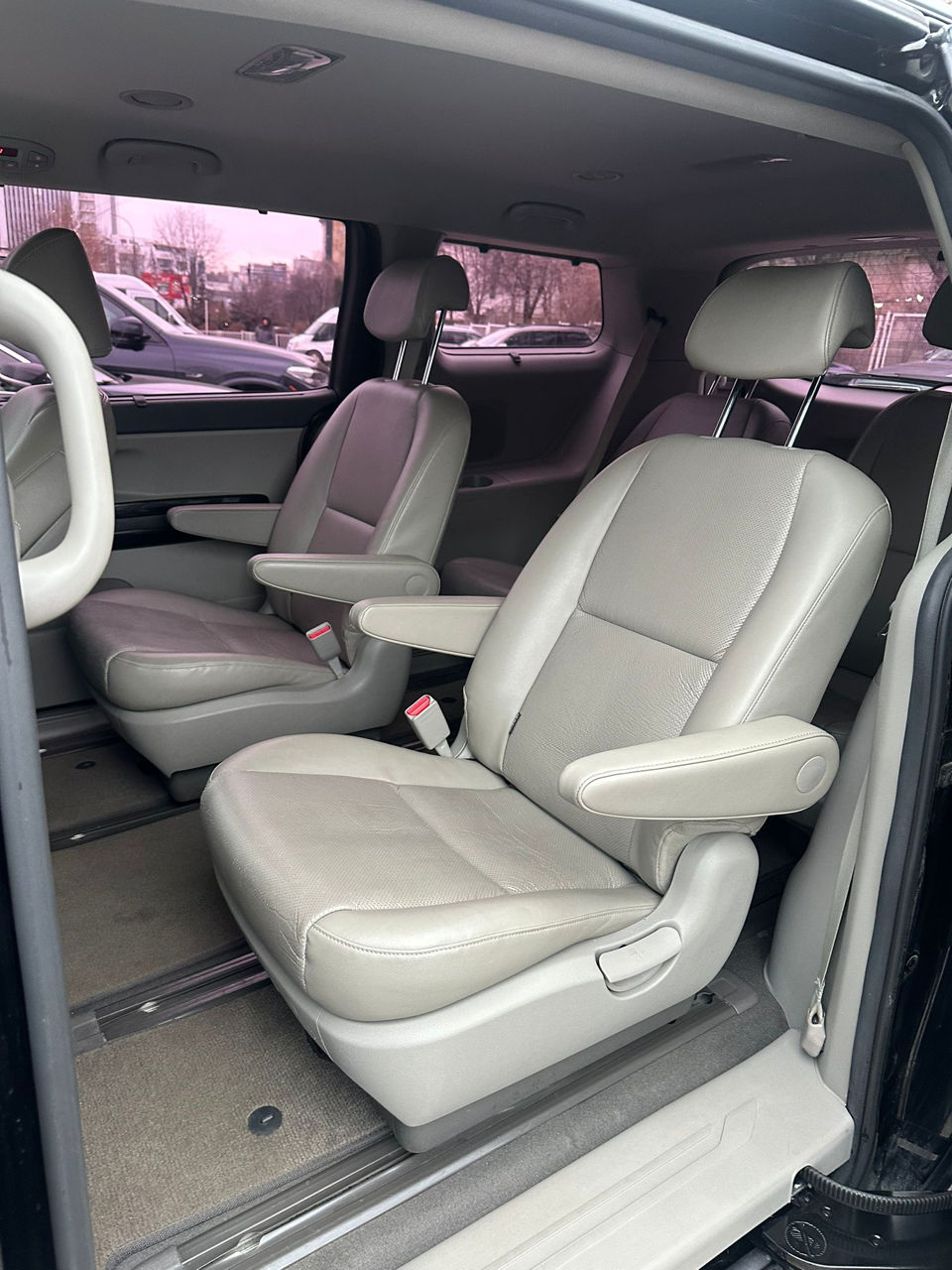 KIA Carnival фото 7