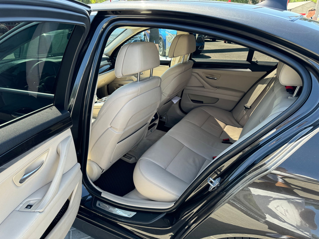 BMW 5 Series foto 16