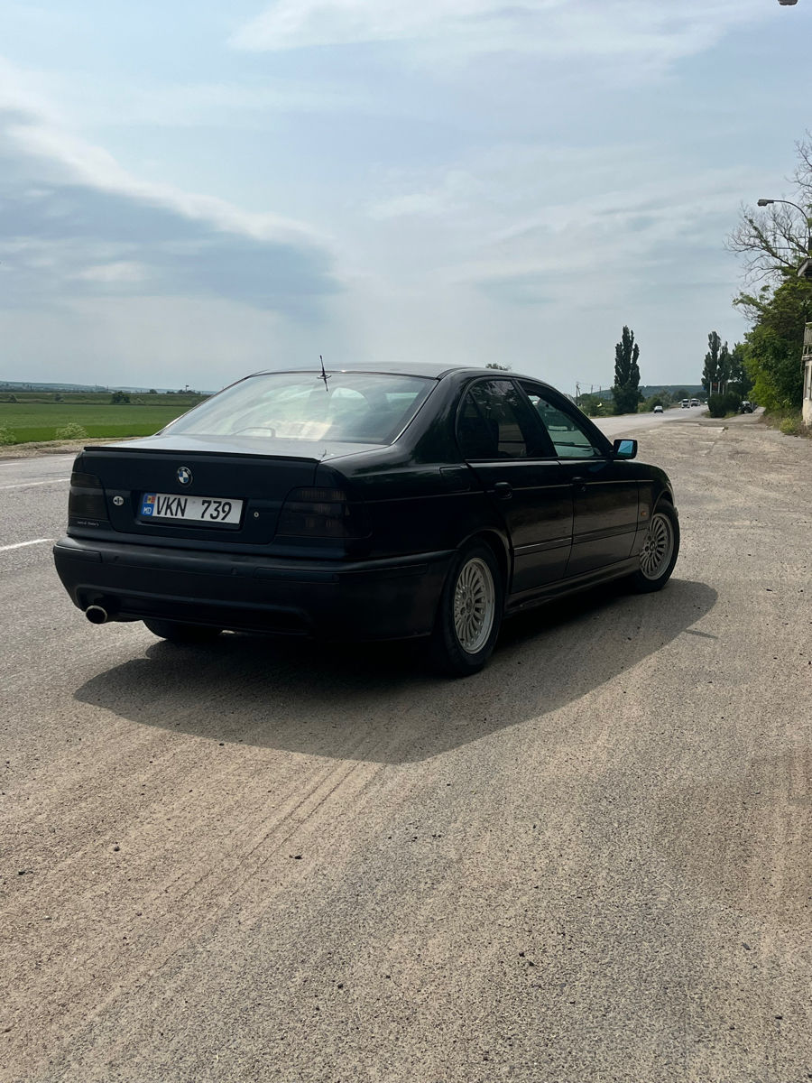 BMW 5 Series фото 2