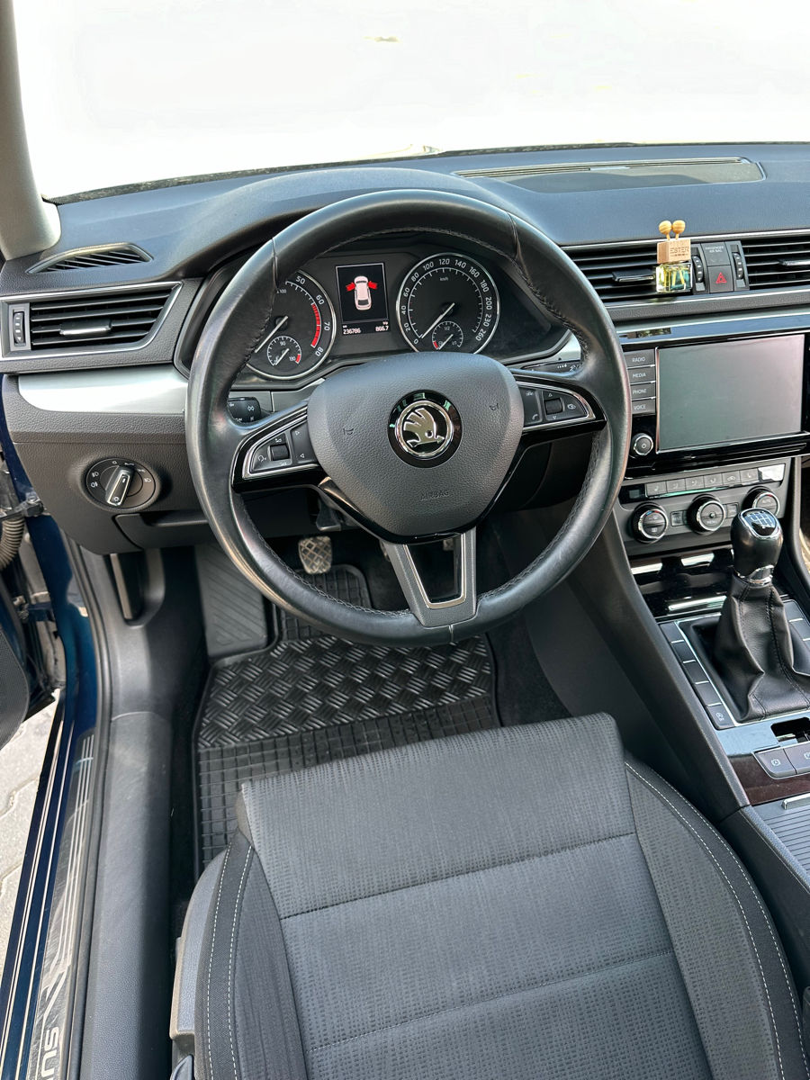 Skoda Superb foto 5