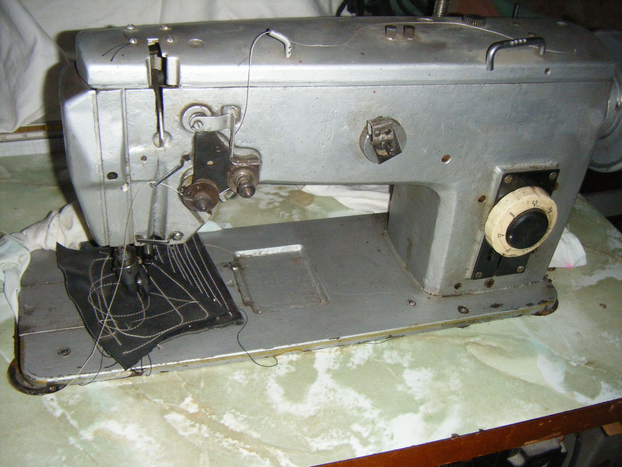 Машина швейная 322 класса фото