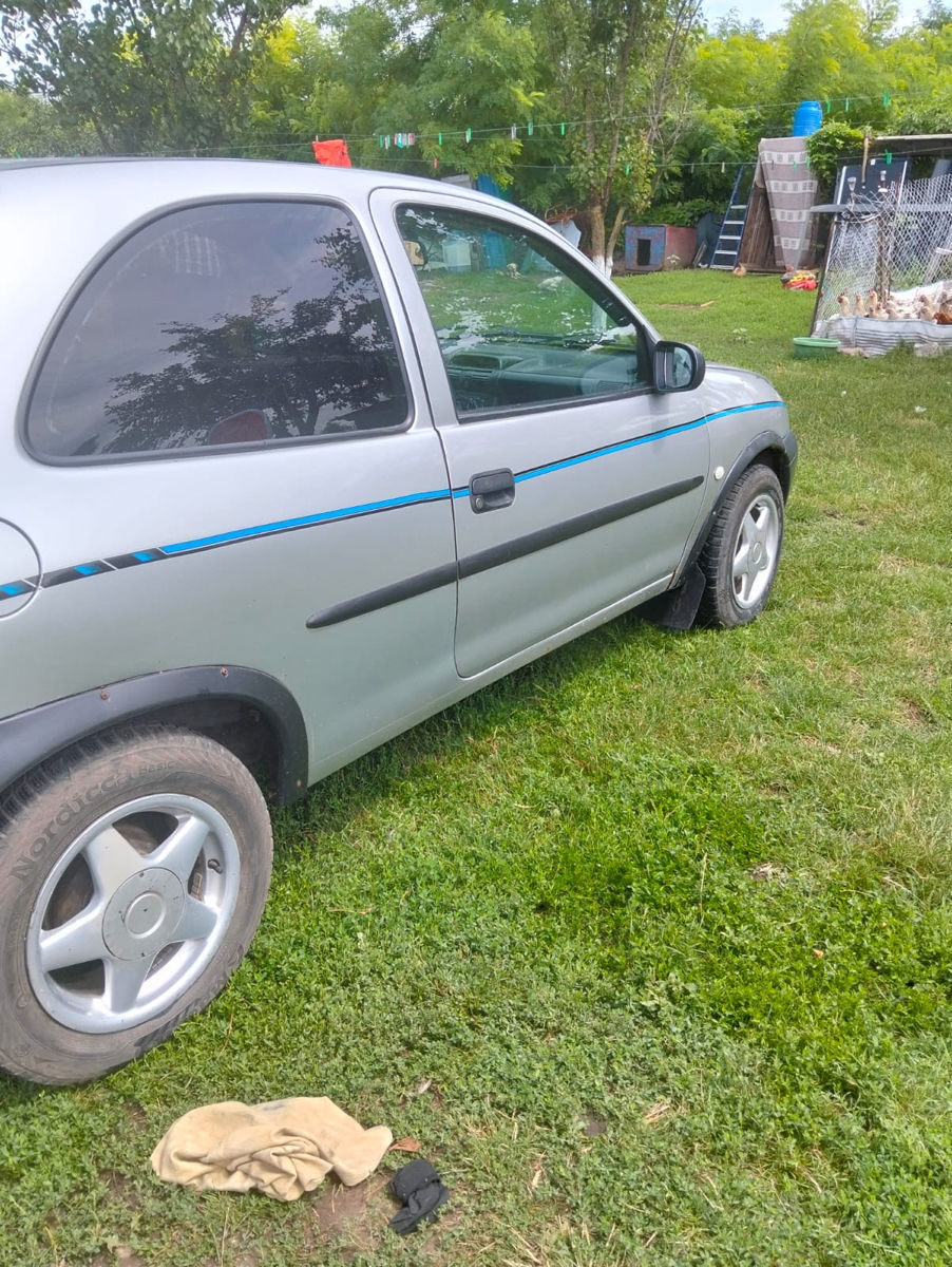 Opel Corsa foto 1