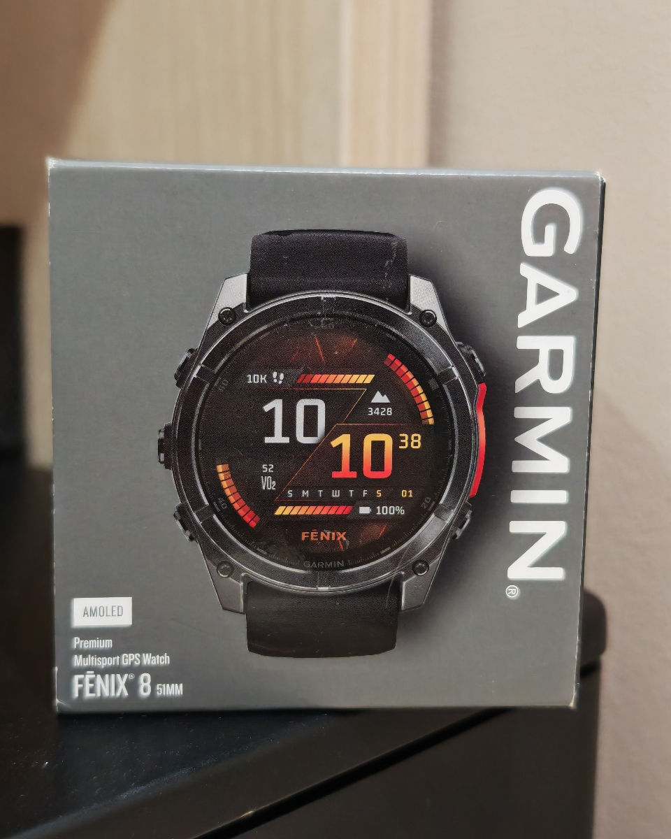 Garmin FENIX 8-51 MM, SOLARE, ZAFFIRO TITANIO CON FASCIA IN SILICONE