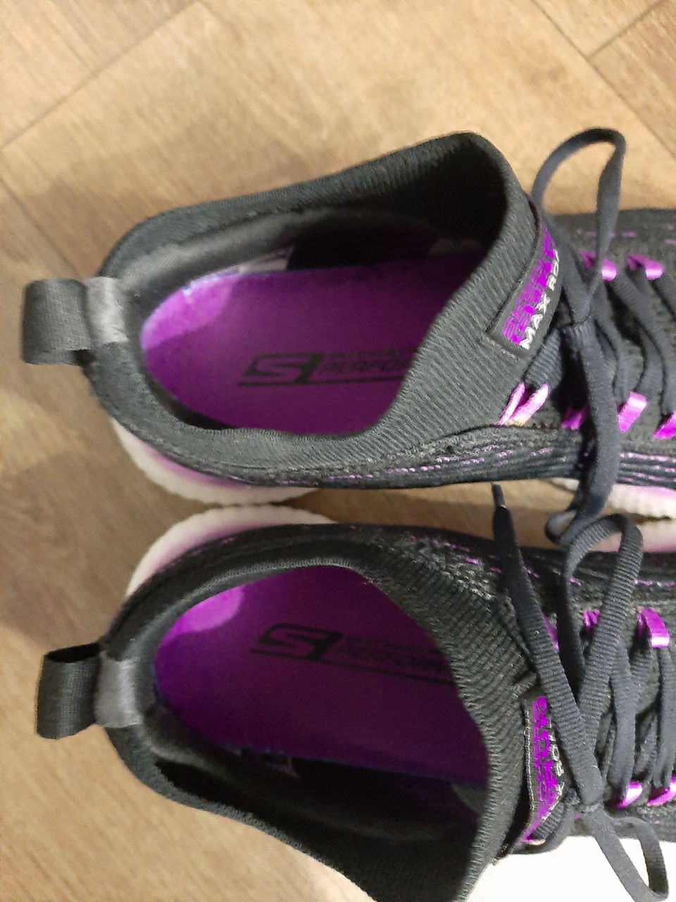 Фирменные женские кроссовки Skechers, размер 37
