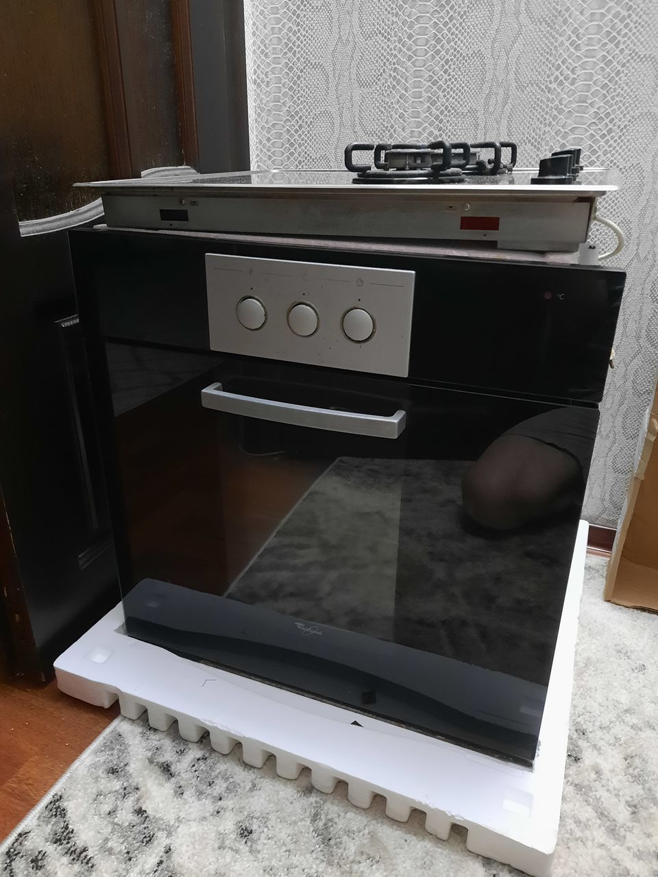 Варочная панель и эл. духовка "Whirlpool"