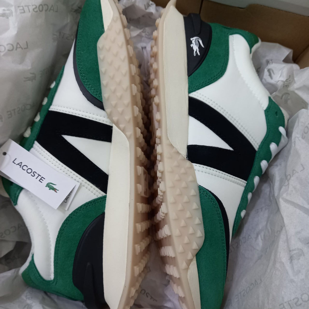 Lacoste foto 4
