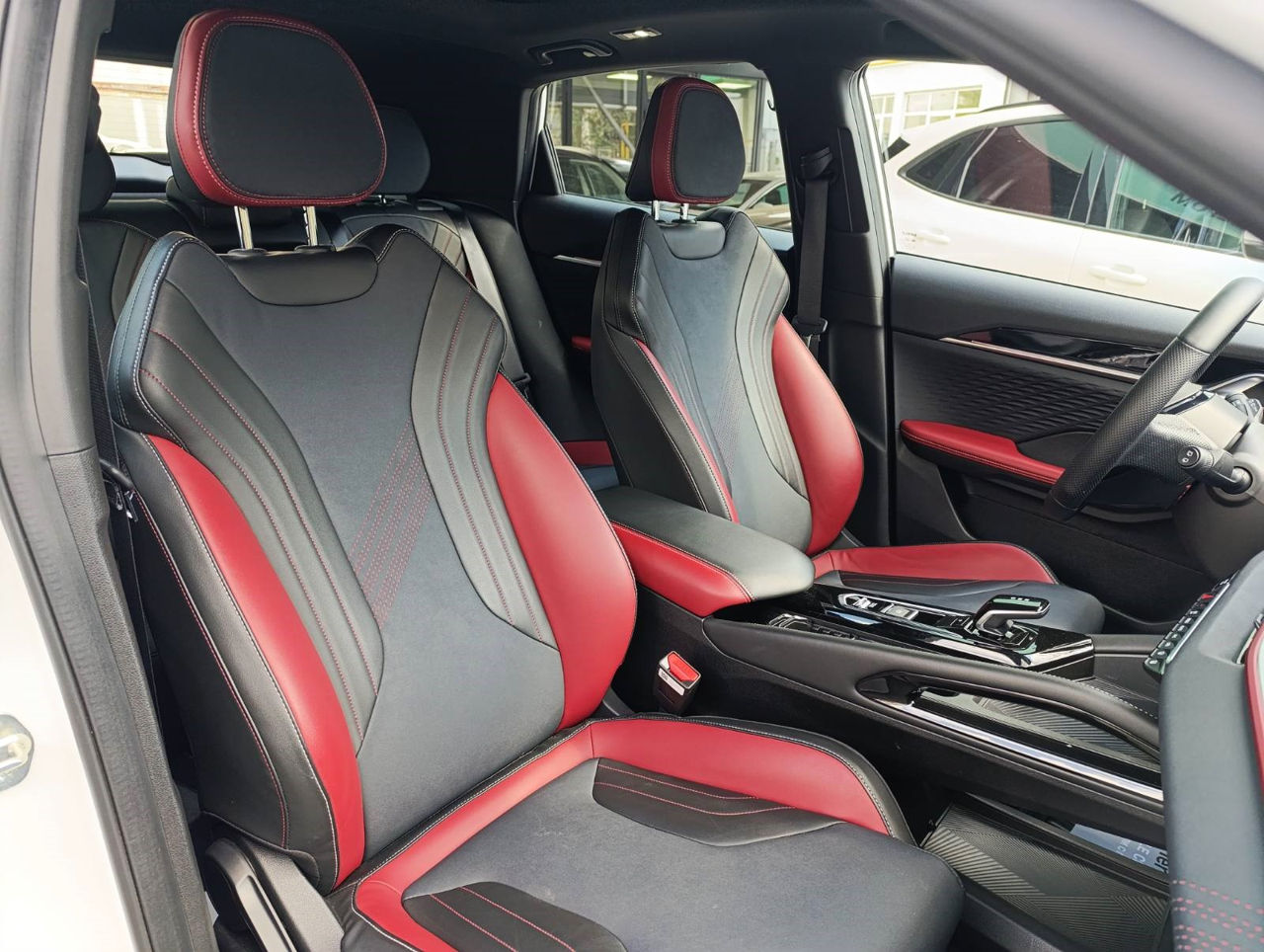 Geely Coolray foto 16