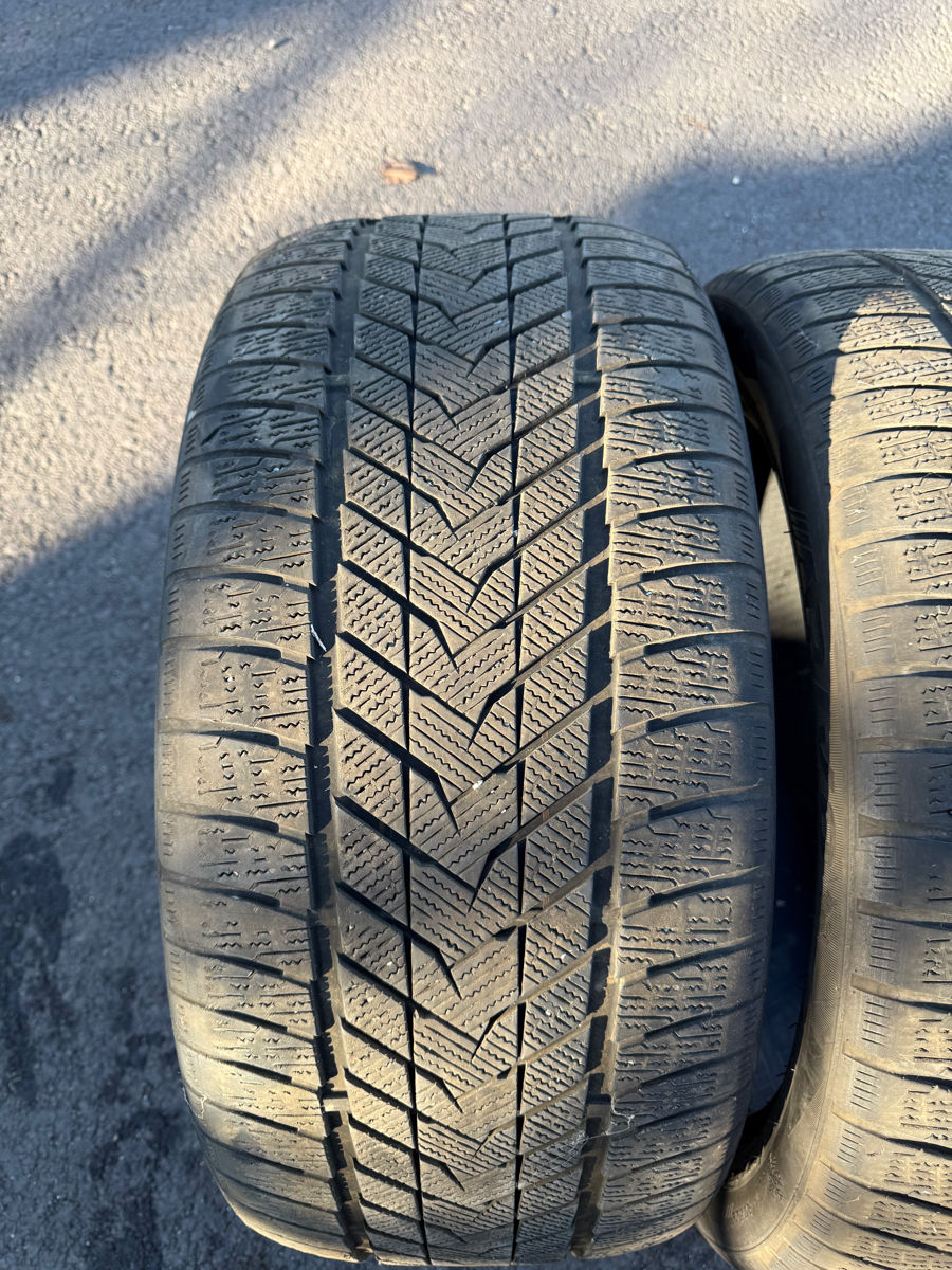 Cu84 X R21 285/40 R21 Anvelope