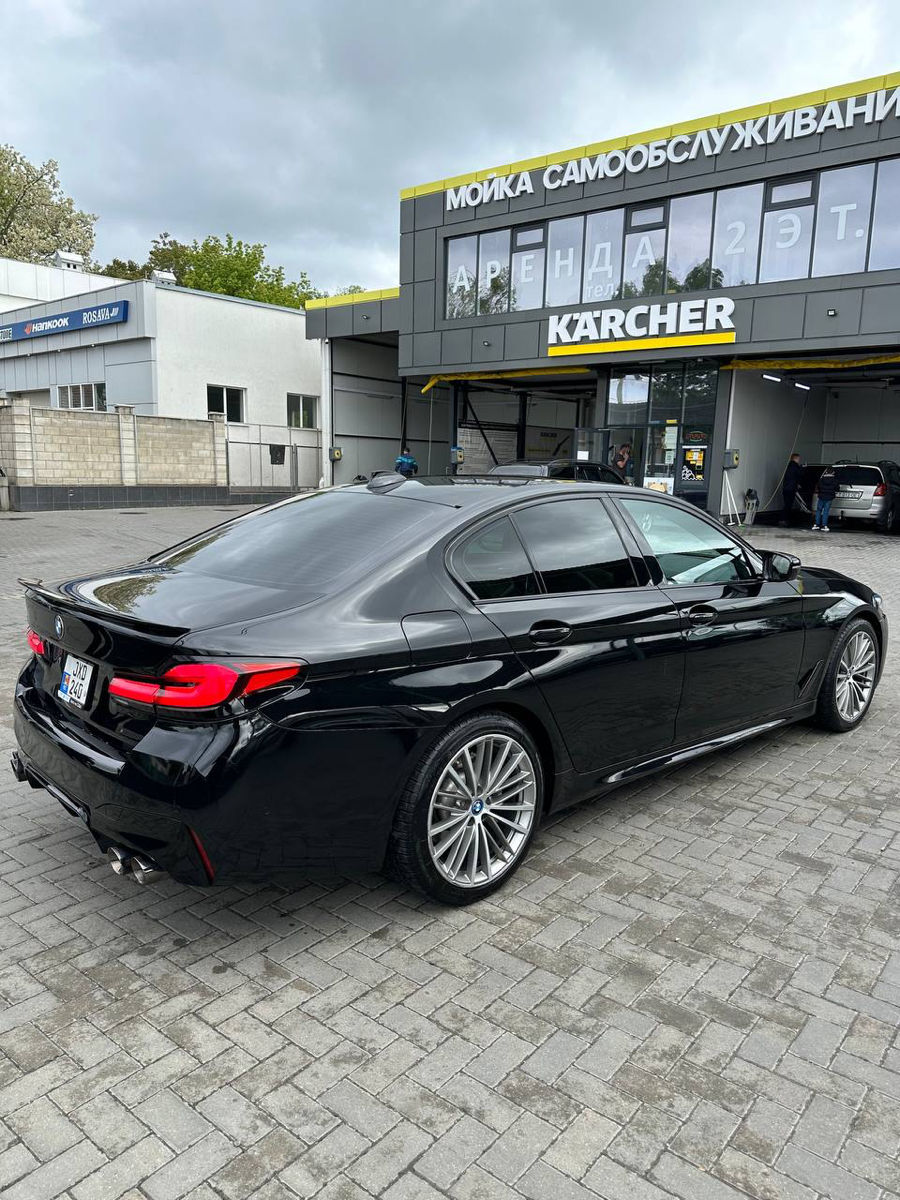 BMW 5 Series фото 8