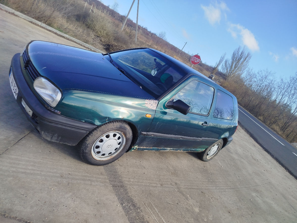 Volkswagen Golf an. 1997 cu rulaj 17588 km, Benzină, 700 €