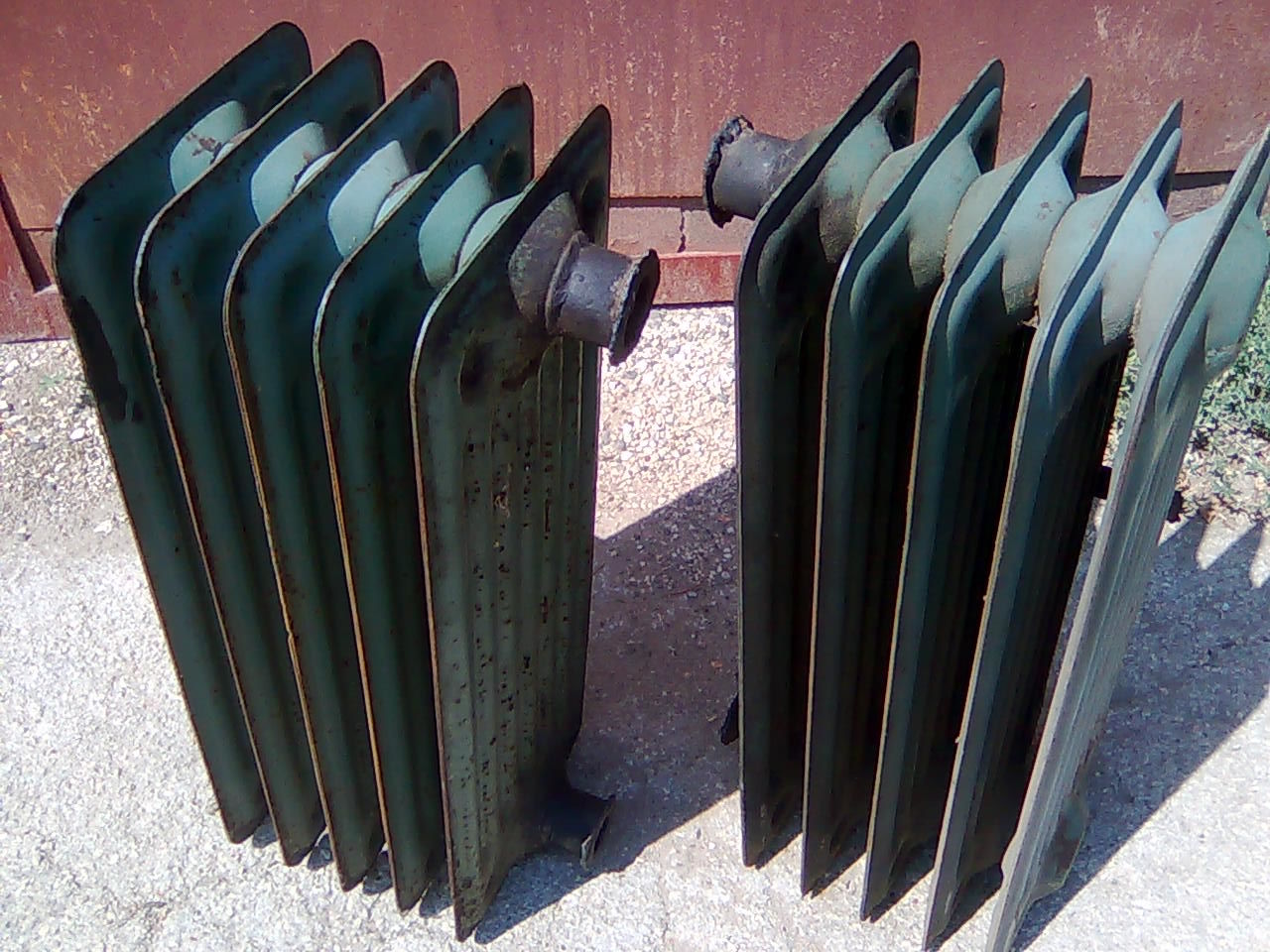 Радиаторы (батареи) для отопления стальные и чугунные.
