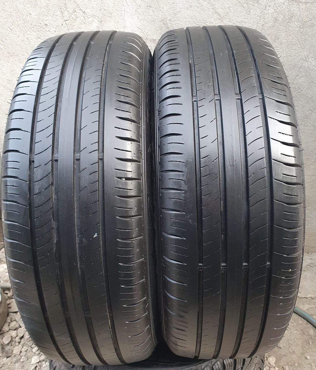 215/60/ R17- Dunlop.