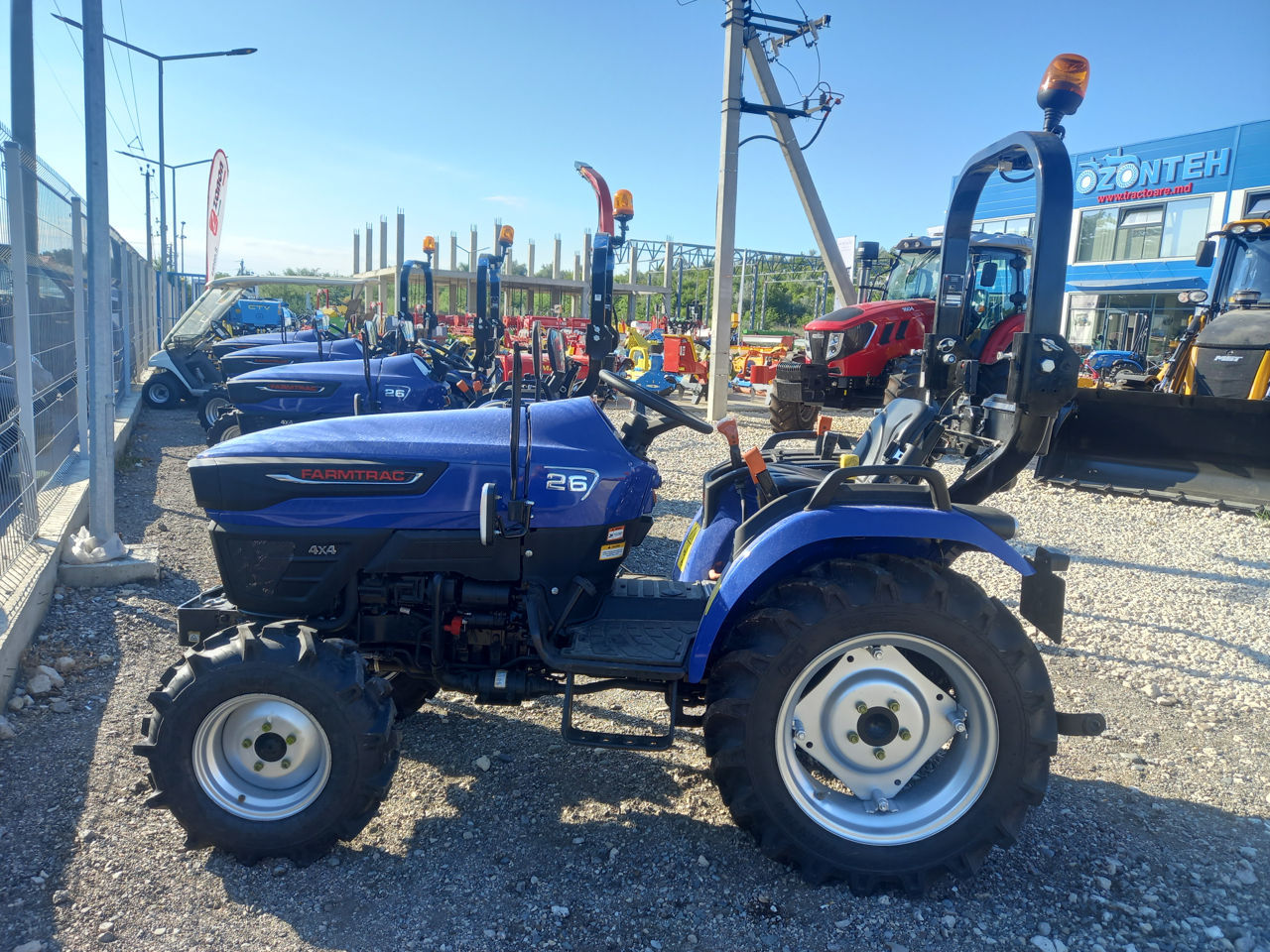 Tractor Compact Farmtrac La 200 Euro Lunar фото 1