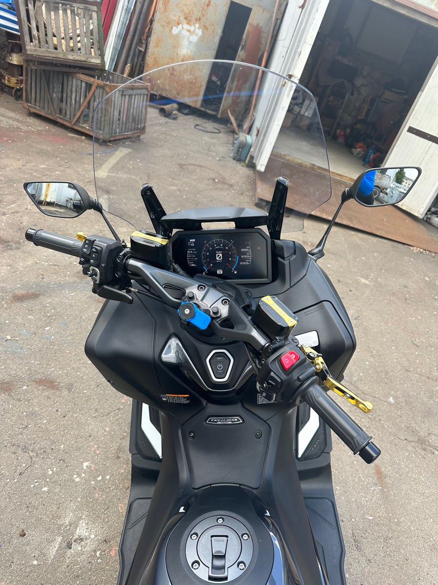 Yamaha Tmax 560 Tech Max 
Quad lock 
BCD
Top case 35L in culoare original 
Tara de origine Germania , MUNICH  foto 2