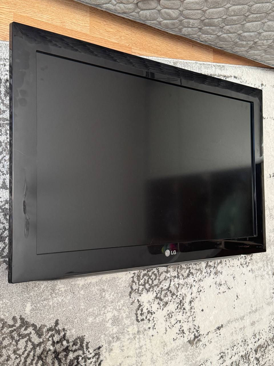 LG 32" LCD TV 32LK430 — pentru piese foto 0