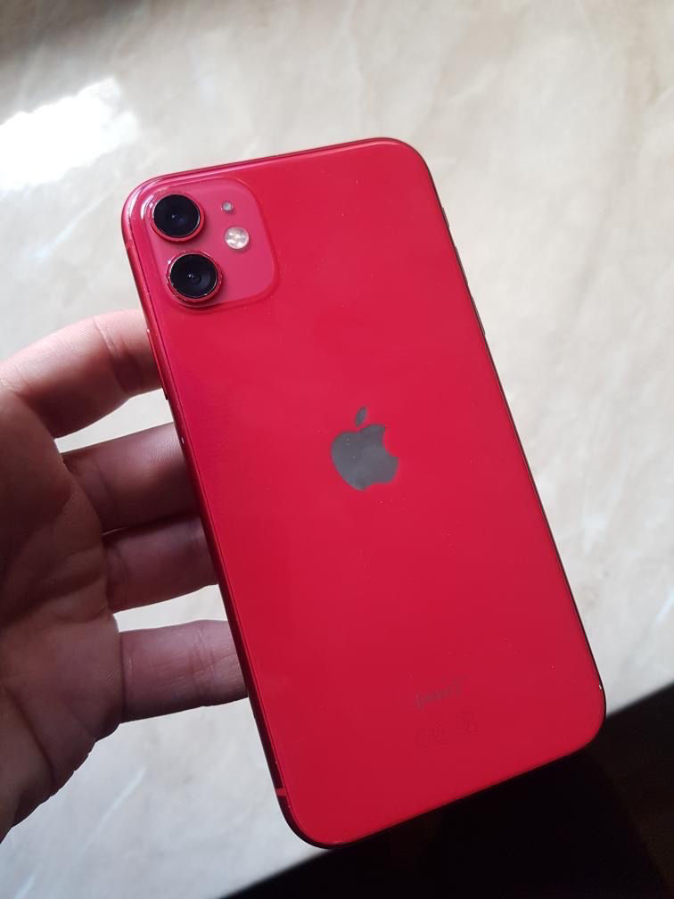 iPhone 11 red