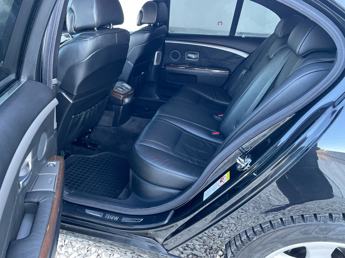 BMW 7 Series фото 14