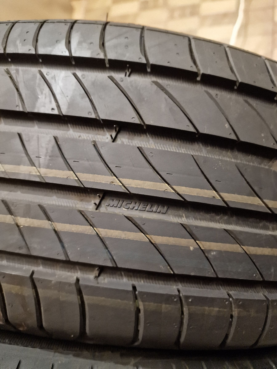 205 60 16 Michelin Absolut nou