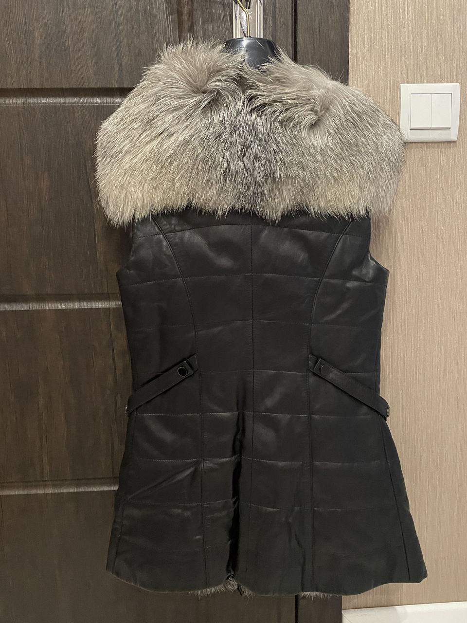 Меховая жилетка