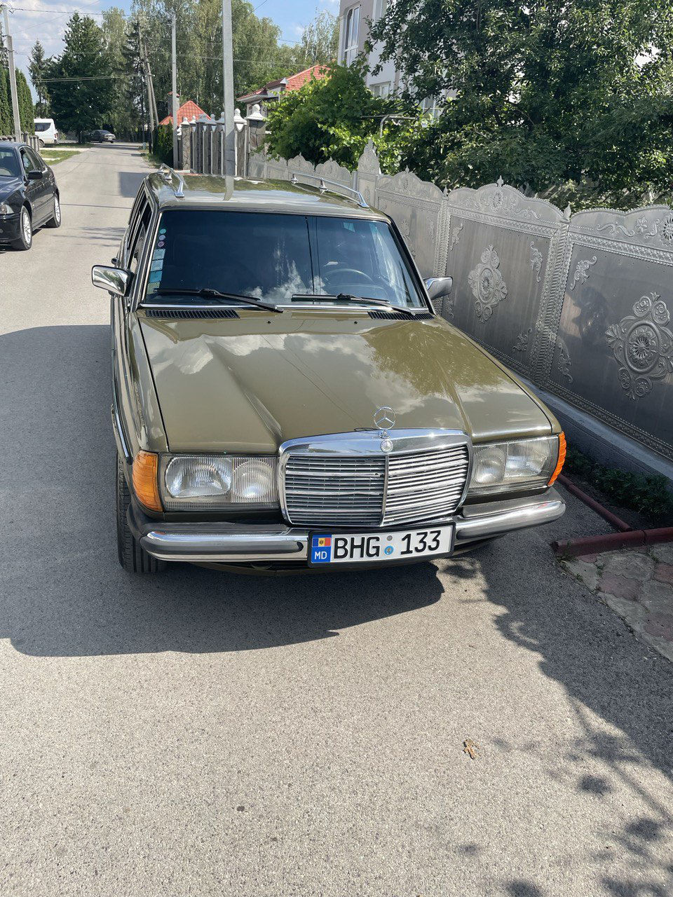 Mercedes Series (W123) foto 0