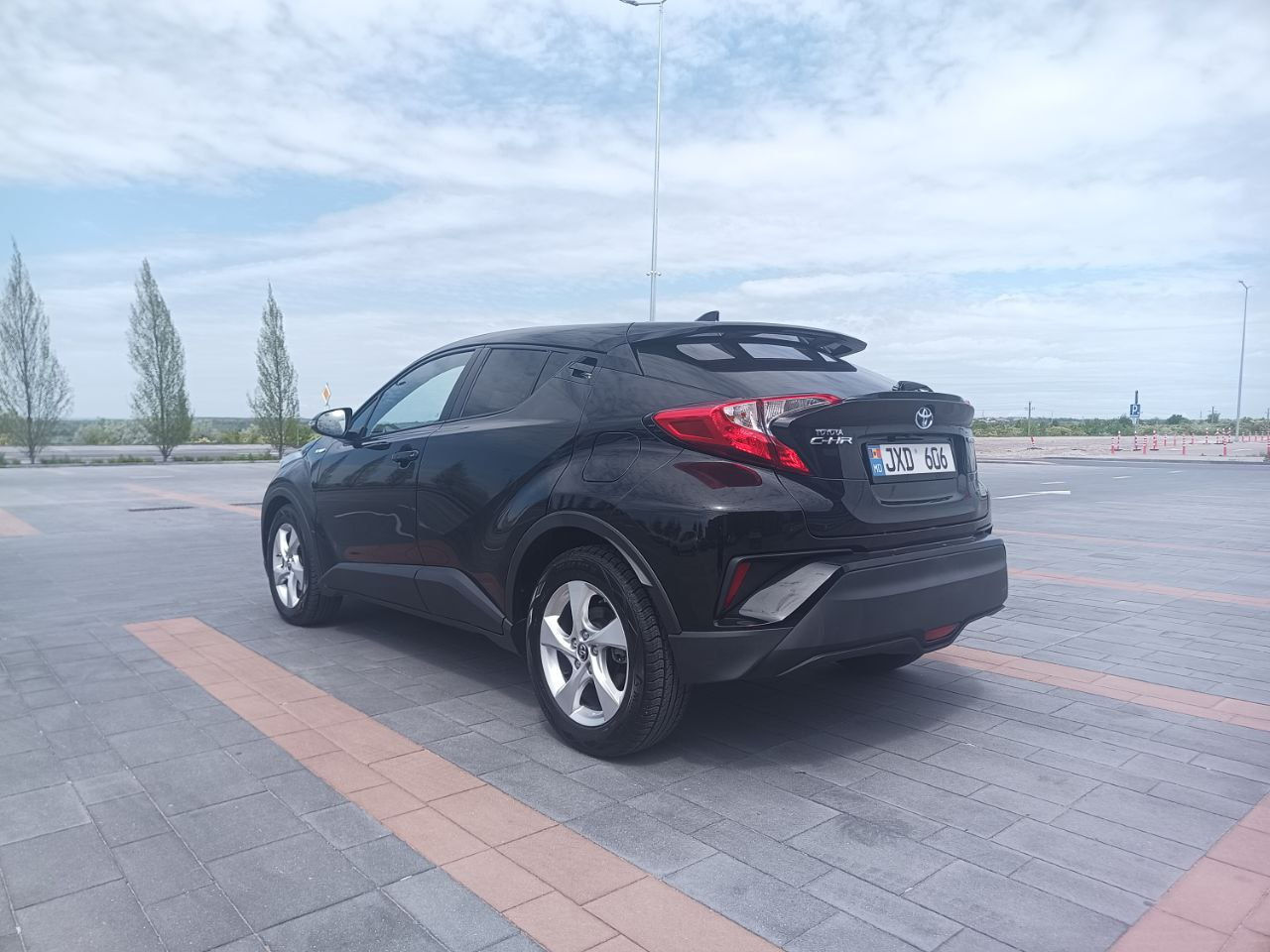 Toyota C-HR фото 1