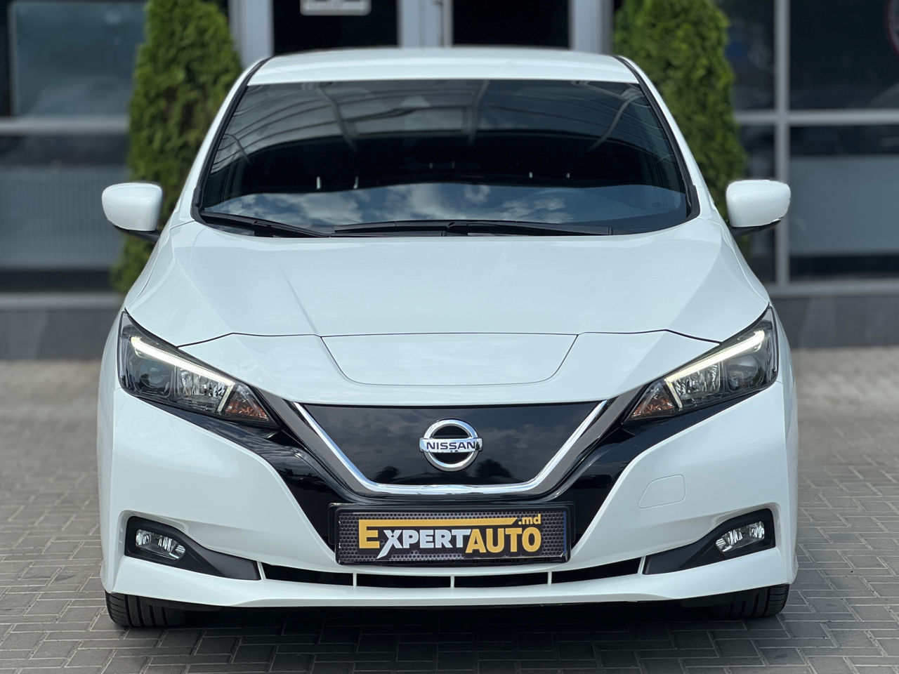 Nissan Leaf — фото 2