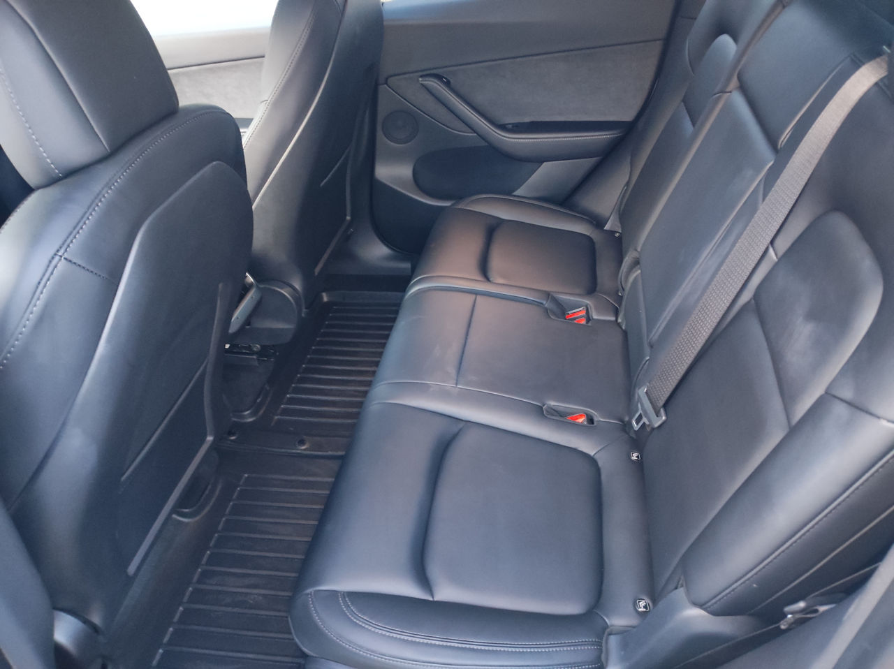 Tesla Model Y foto 5