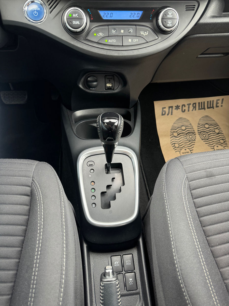 Toyota Yaris foto 8